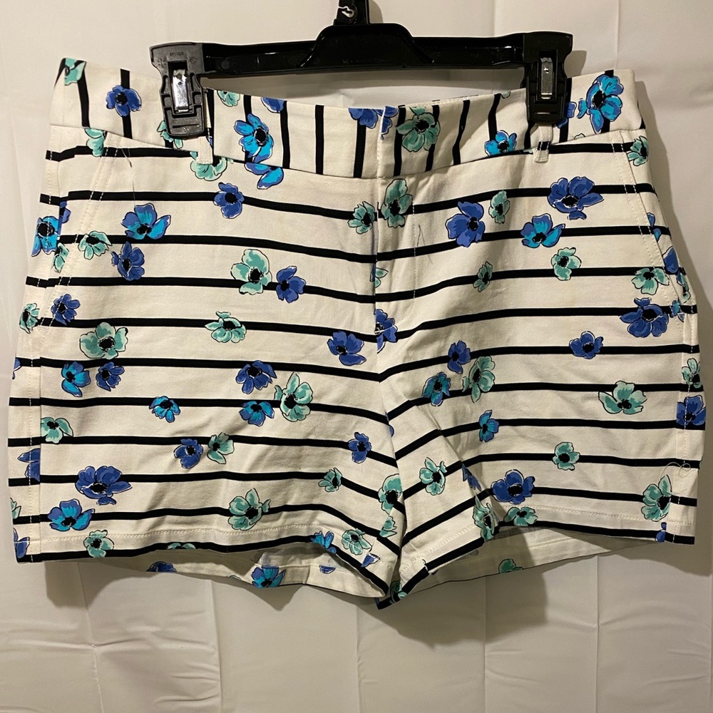 Ladies flower shorts size 12 Elle